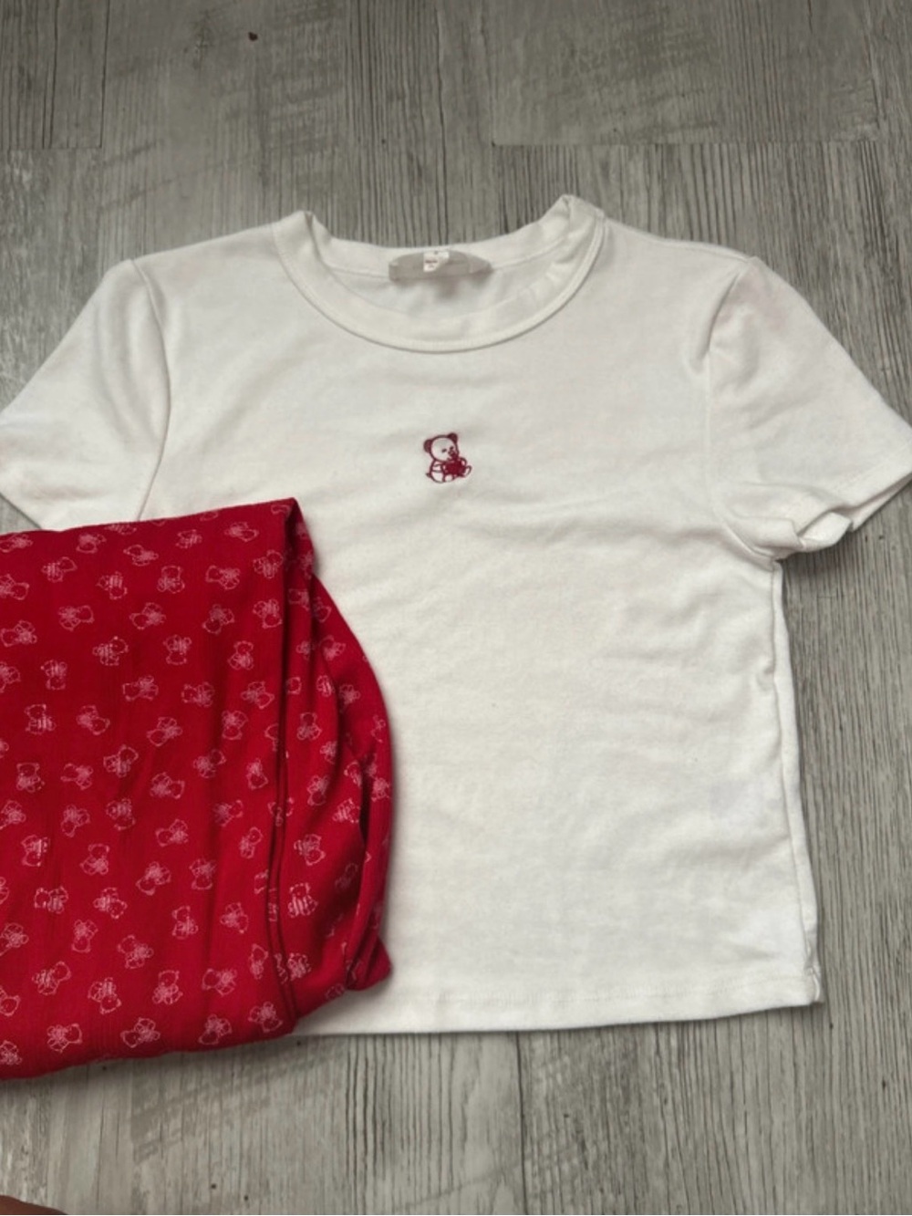 White & Red Bear 2-Piece Lounge Set |
Cropped Tee + Pants | Size Small